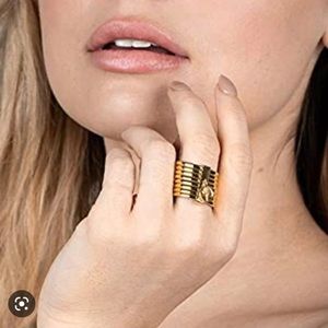 Nwt and box Pacifica gold size 7 ring